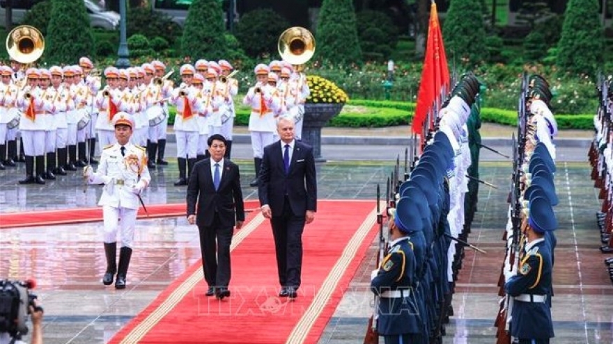 Welcome ceremony for Lithuanian President on official visit to Vietnam